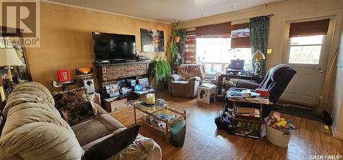 312 Brownlee Street, Herbert, SK - Indoor Photo Showing Living Room