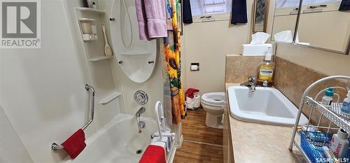 312 Brownlee Street, Herbert, SK - Indoor Photo Showing Bathroom