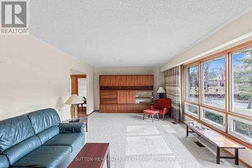 572 Main St, Halton Hills, ON - Indoor Photo Showing Living Room
