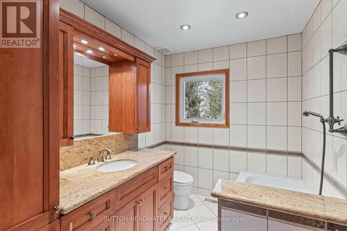 572 Main St, Halton Hills, ON - Indoor Photo Showing Bathroom