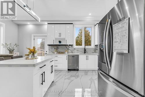 5 Baskerville Crescent, Toronto, ON - Indoor Photo Showing Kitchen With Upgraded Kitchen