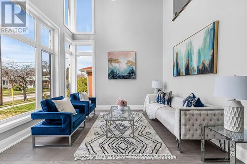 5 Baskerville Crescent, Toronto, ON - Indoor Photo Showing Living Room