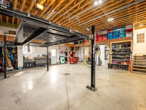 Garage - 330 Rg Papineau, Saint-Paul-D'Abbotsford, QC - Indoor Photo Showing Basement
