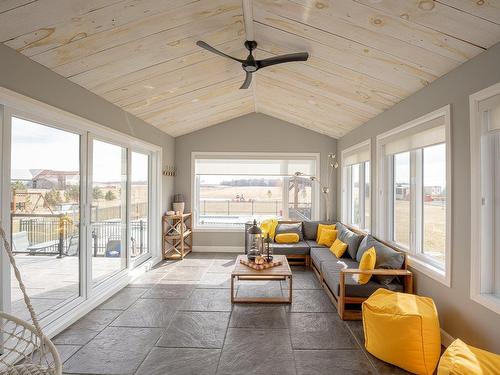 Veranda - 330 Rg Papineau, Saint-Paul-D'Abbotsford, QC - Indoor Photo Showing Living Room