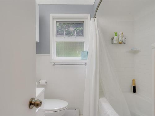 2119 Bakerview Pl, North Saanich, BC - Indoor Photo Showing Bathroom