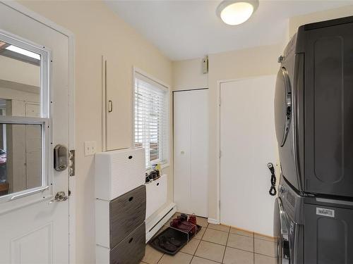 2119 Bakerview Pl, North Saanich, BC - Indoor Photo Showing Laundry Room
