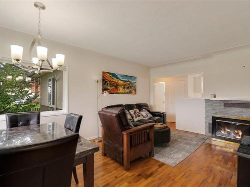 2119 Bakerview Pl, North Saanich, BC - Indoor Photo Showing Living Room With Fireplace