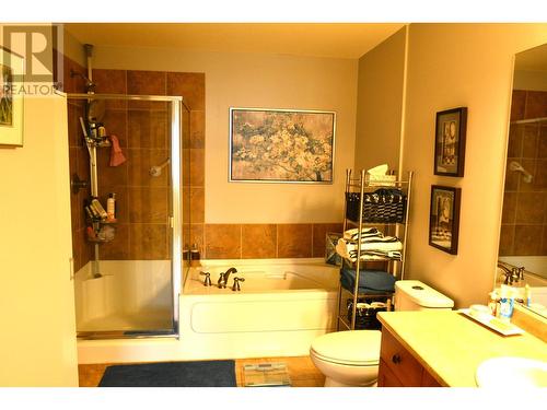 214-1390 Hillside Drive, Kamloops, BC - Indoor Photo Showing Bathroom
