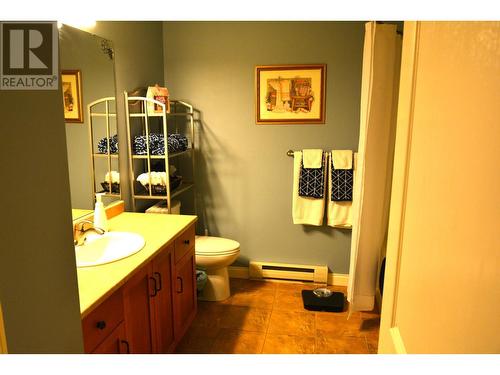214-1390 Hillside Drive, Kamloops, BC - Indoor Photo Showing Bathroom