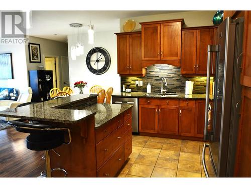 214-1390 Hillside Drive, Kamloops, BC - Indoor Photo Showing Kitchen