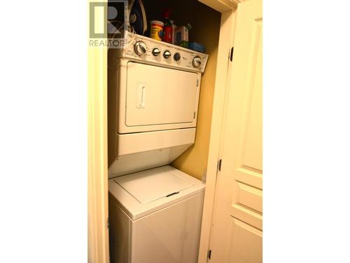 214-1390 Hillside Drive, Kamloops, BC - Indoor Photo Showing Laundry Room