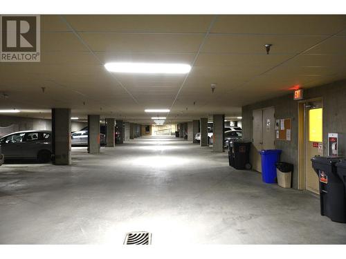 214-1390 Hillside Drive, Kamloops, BC - Indoor Photo Showing Garage