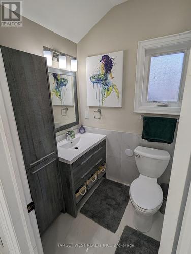 12 Florence St, Toronto, ON - Indoor Photo Showing Bathroom