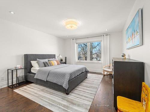 128 Laurel Ave, Toronto, ON - Indoor Photo Showing Bedroom