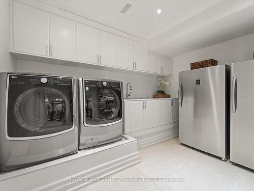 128 Laurel Ave, Toronto, ON - Indoor Photo Showing Laundry Room