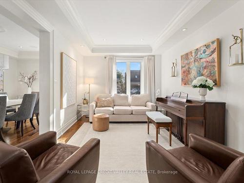 128 Laurel Ave, Toronto, ON - Indoor Photo Showing Living Room