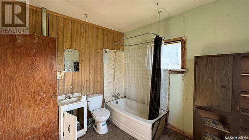 116 1St Avenue N, Beechy, SK - Indoor Photo Showing Bathroom