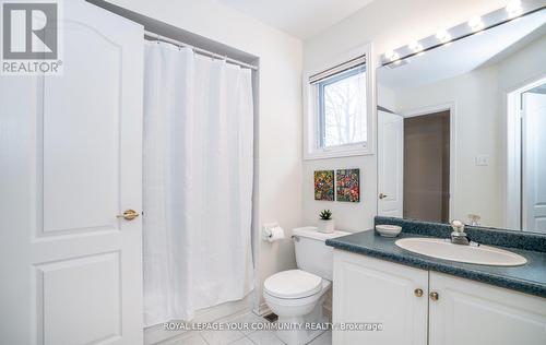 51 Hodgkinson Cres, Aurora, ON - Indoor Photo Showing Bathroom