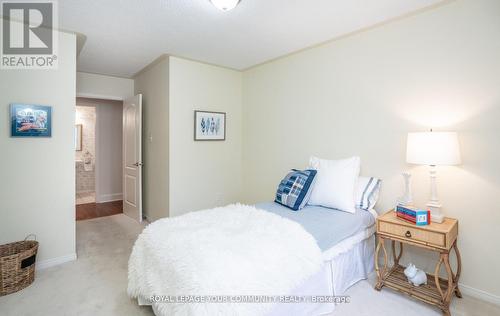 51 Hodgkinson Cres, Aurora, ON - Indoor Photo Showing Bedroom