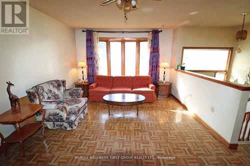 89 Mccrea Crt, Tweed, ON - Indoor Photo Showing Living Room
