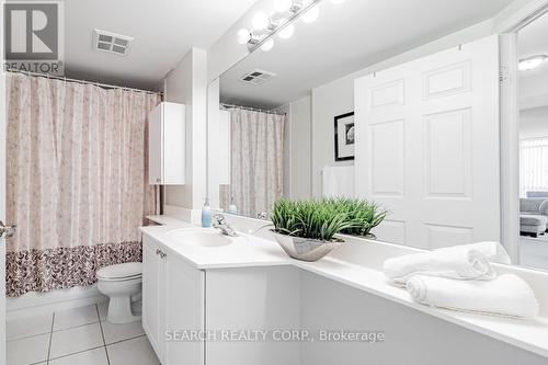 #Ph202 -8 Hillcrest Ave, Toronto, ON - Indoor Photo Showing Bathroom