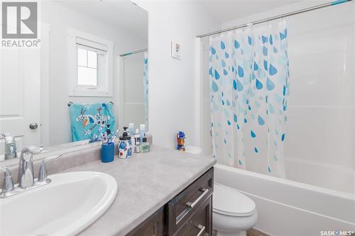 363 Childers Crescent, Saskatoon, SK - Indoor Photo Showing Bathroom