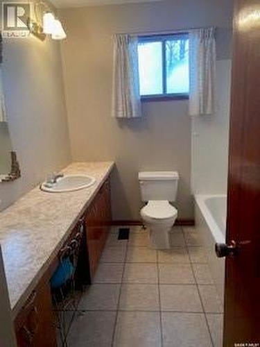 105 3Rd Avenue N, Middle Lake, SK - Indoor Photo Showing Bathroom