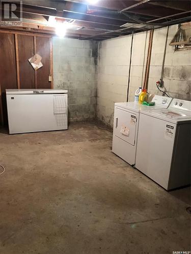 105 3Rd Avenue N, Middle Lake, SK - Indoor Photo Showing Laundry Room