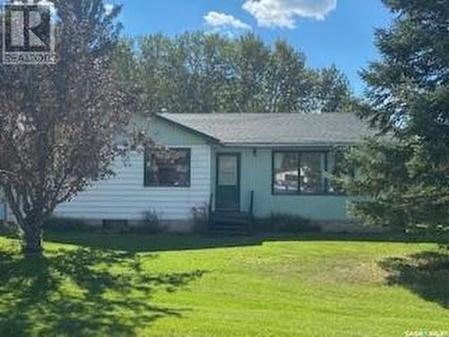 105 3Rd Avenue N, Middle Lake, SK - Outdoor