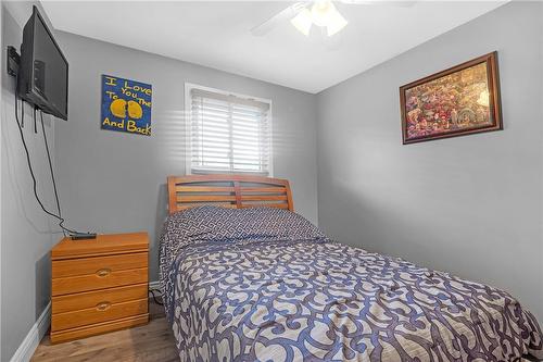 18 Rose Crescent, Stoney Creek, ON - Indoor Photo Showing Bedroom