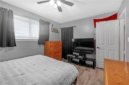 18 Rose Crescent, Stoney Creek, ON - Indoor Photo Showing Bedroom