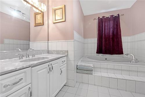 18 Rose Crescent, Stoney Creek, ON - Indoor Photo Showing Bathroom