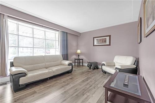 18 Rose Crescent, Stoney Creek, ON - Indoor Photo Showing Living Room
