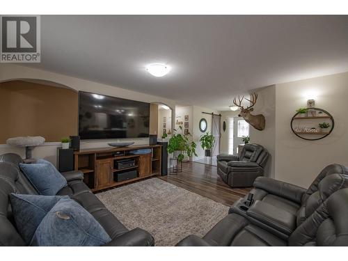 14 Saddleback Road, Lumby, BC - Indoor Photo Showing Living Room