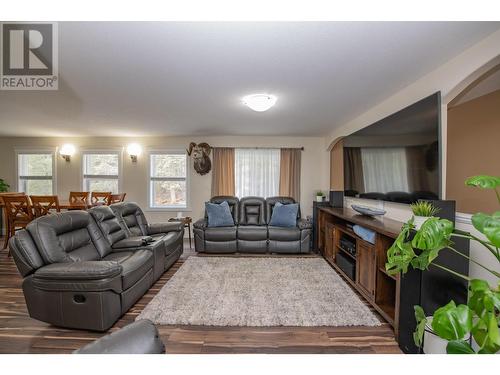 14 Saddleback Road, Lumby, BC - Indoor Photo Showing Living Room