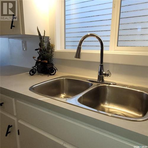 1505 E Avenue N, Saskatoon, SK - Indoor Photo Showing Kitchen With Double Sink