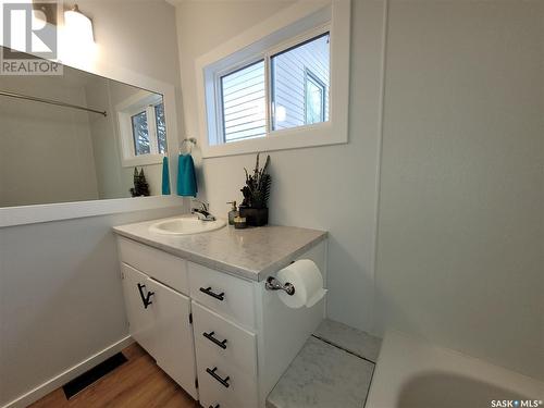 1505 E Avenue N, Saskatoon, SK - Indoor Photo Showing Bathroom