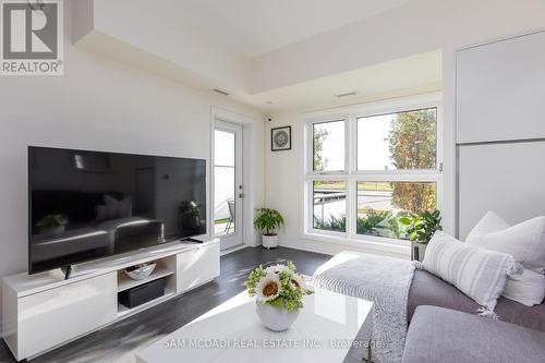 #119 -128 Grovewood Common, Oakville, ON - Indoor Photo Showing Living Room