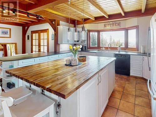 3749+Lot A Highway 101, Powell River, BC - Indoor Photo Showing Kitchen