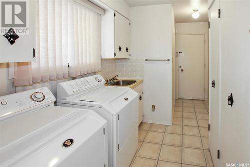 1941 Hillcrest Place, Swift Current, SK - Indoor Photo Showing Laundry Room