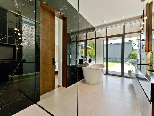 Salle de bains attenante Ã  la CCP - 609 Rue Roberge, Sherbrooke (Brompton/Rock Forest/Saint-Élie/Deauville), QC - Indoor Photo Showing Other Room