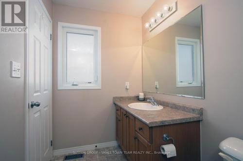 660 Reid Cres, North Perth, ON - Indoor Photo Showing Bathroom