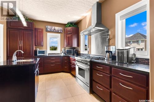 6037 Eagles Cove, Regina, SK - Indoor Photo Showing Kitchen With Upgraded Kitchen