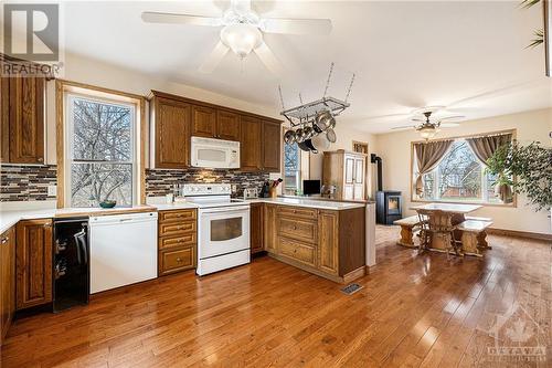 4035 Donnelly Drive, Kemptville, ON - Indoor Photo Showing Kitchen