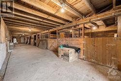 Barn, lots of headroom and stalls galor - 
