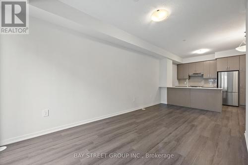 53 - 31 Honeycrisp Crescent, Vaughan, ON - Indoor Photo Showing Kitchen