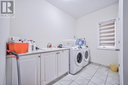 7 Malaspina Clse, Brampton, ON - Indoor Photo Showing Laundry Room