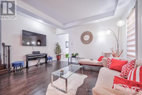 7 Malaspina Clse, Brampton, ON - Indoor Photo Showing Living Room