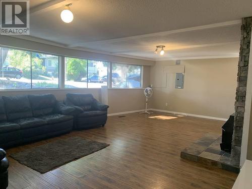 Lower 12064 230 Street, Maple Ridge, BC - Indoor Photo Showing Living Room
