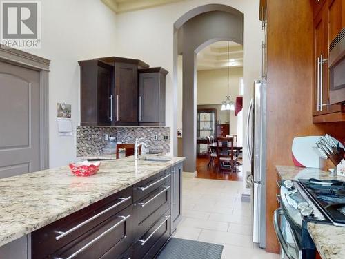 6929 Retaskit Crt, Powell River, BC - Indoor Photo Showing Kitchen